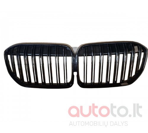 Juodos blizgios grotelės dvigubos BMW G11 G12 LCI +2020