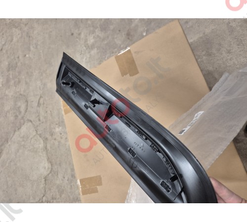 Macan 2014-2023 juostos ant durų 