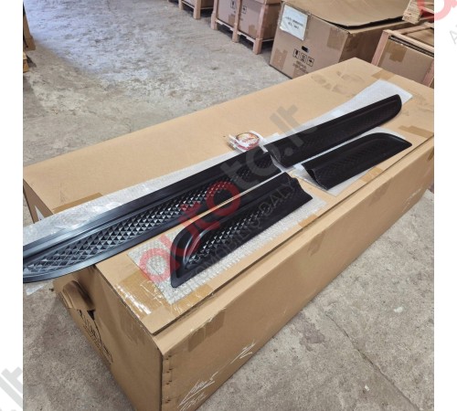 Macan 2014-2023 juostos ant durų 